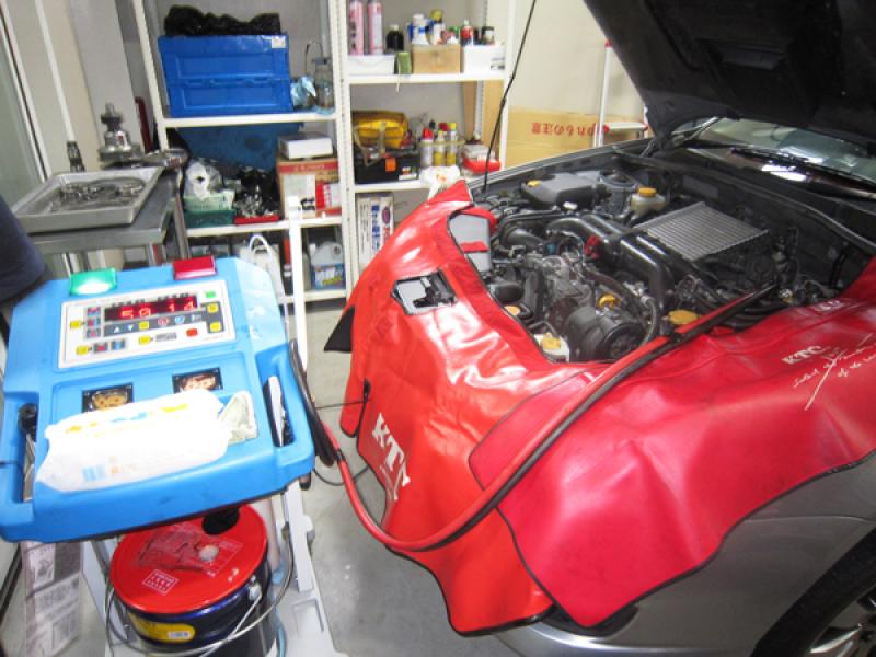 チェンジャーでATF交換中