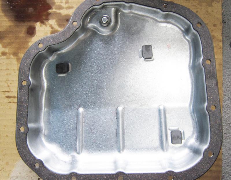 オイルパン清掃後。ATF交換時はオイルパンの清掃も推奨しています。
