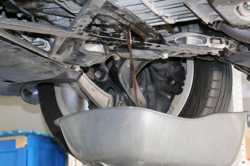 CVTF排出２回目。かなり汚れているCVTFが出てきました。