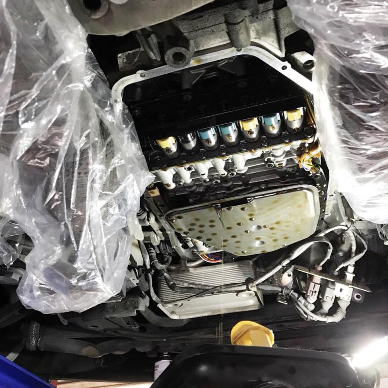 オイルパンを外したところです。