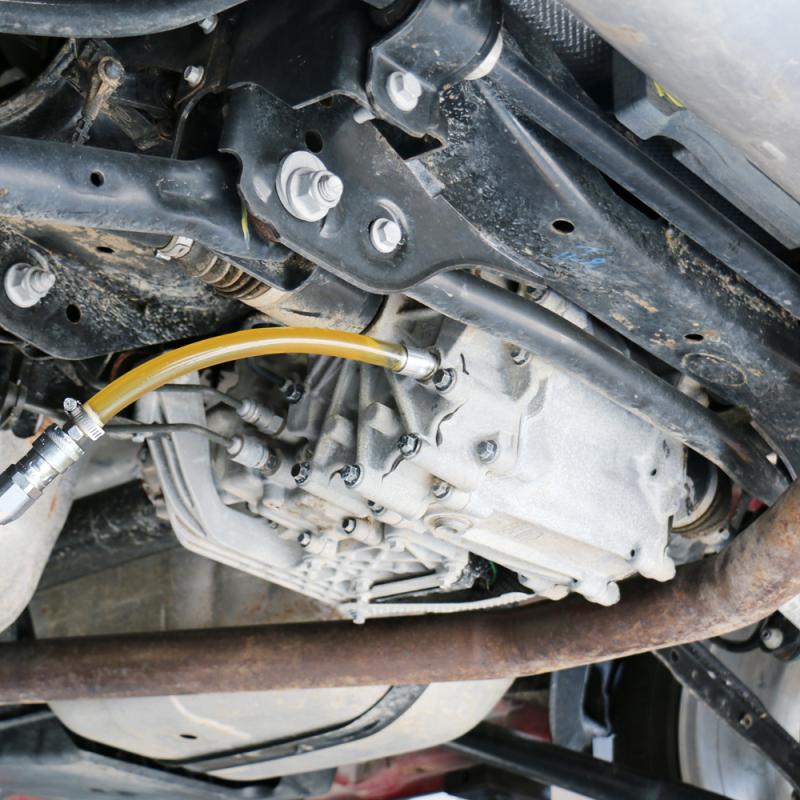 リアデフにSOD-1Plus注入（総油量の10％）
デフにも予防整備としてSOD-1Plusを添加することをおススメします。