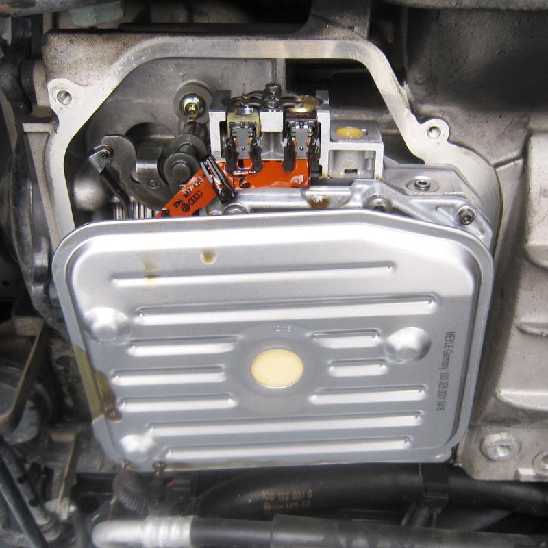 新品ストレーナー
ストレーナーが鉄粉などで目詰まりしている場合、オイルの吸い上げが悪く変速ショックなどの原因になりますので、交換を推奨します。