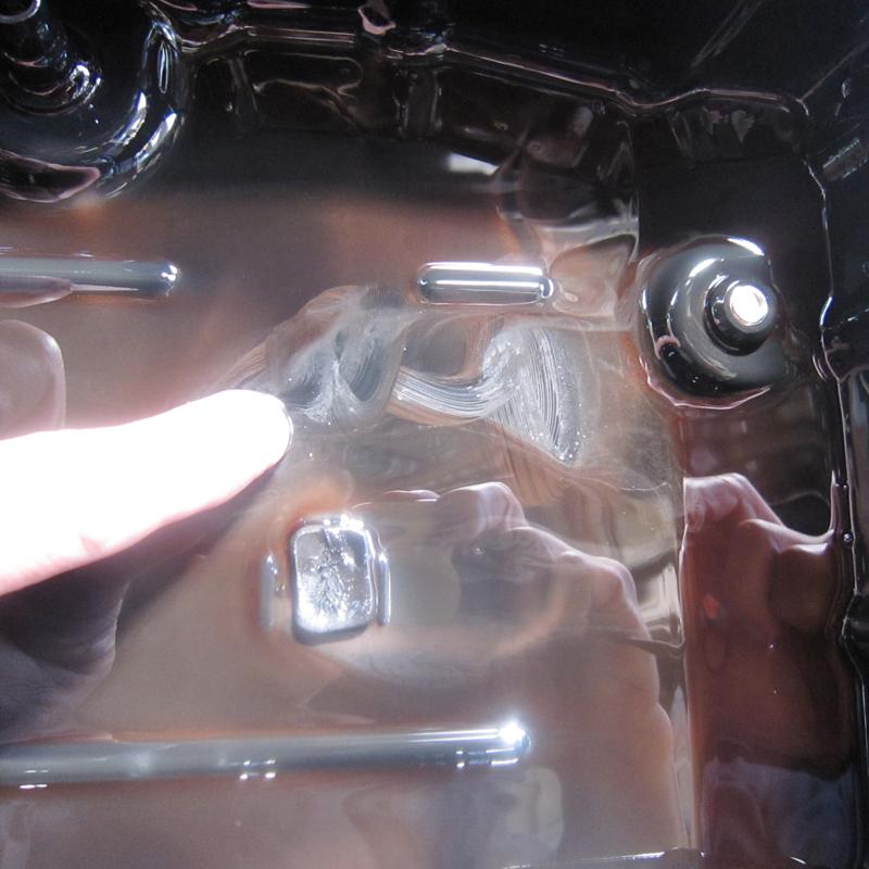 黒いのはマグネットに付着していた鉄粉です。
金属摩耗から出る鉄粉がフィルターを詰まらせトラブルが表面化しますが、
SOD-1Plusを添加することでトラブルの原因となる金属摩耗を抑制します。
