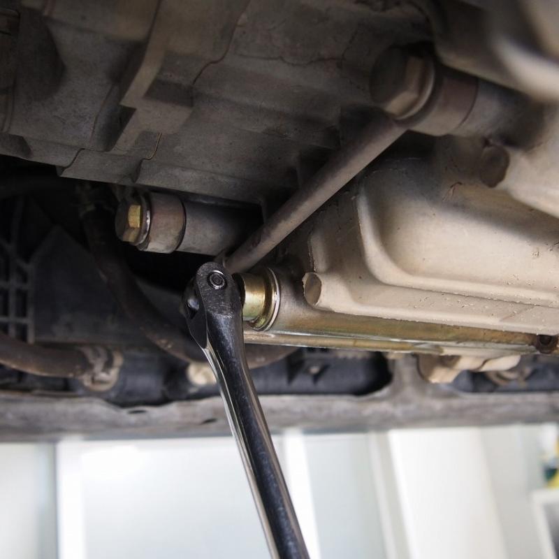 しっかりとドレンを締めて、清掃します。
※新油を入れた際にドレンから漏れていないか確認する為です。