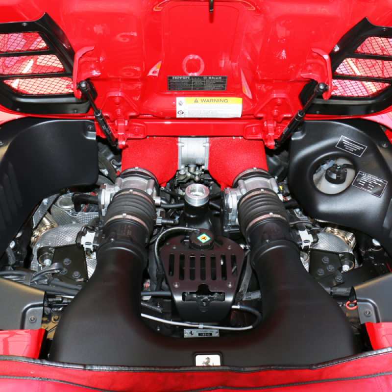 エンジンルームまで素晴らしい造形美です。