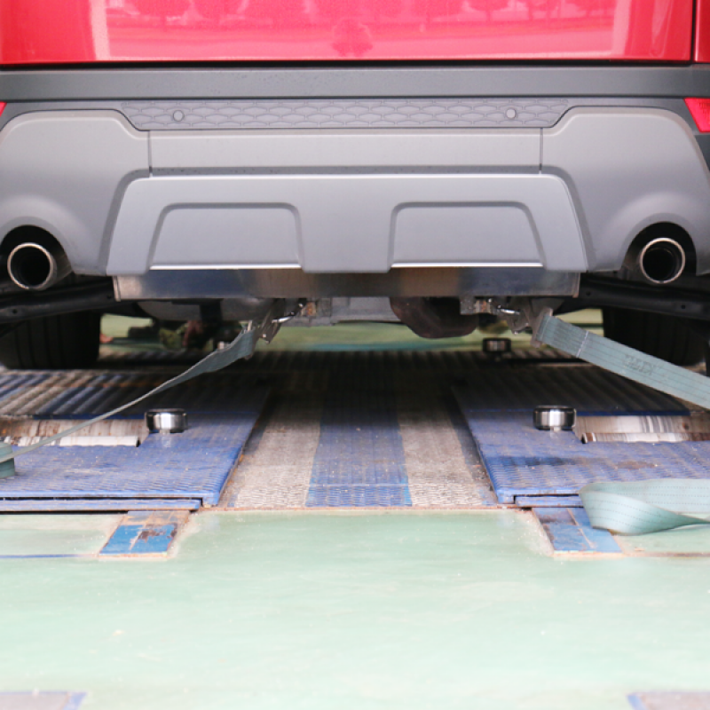 後ろもワイヤーで固定