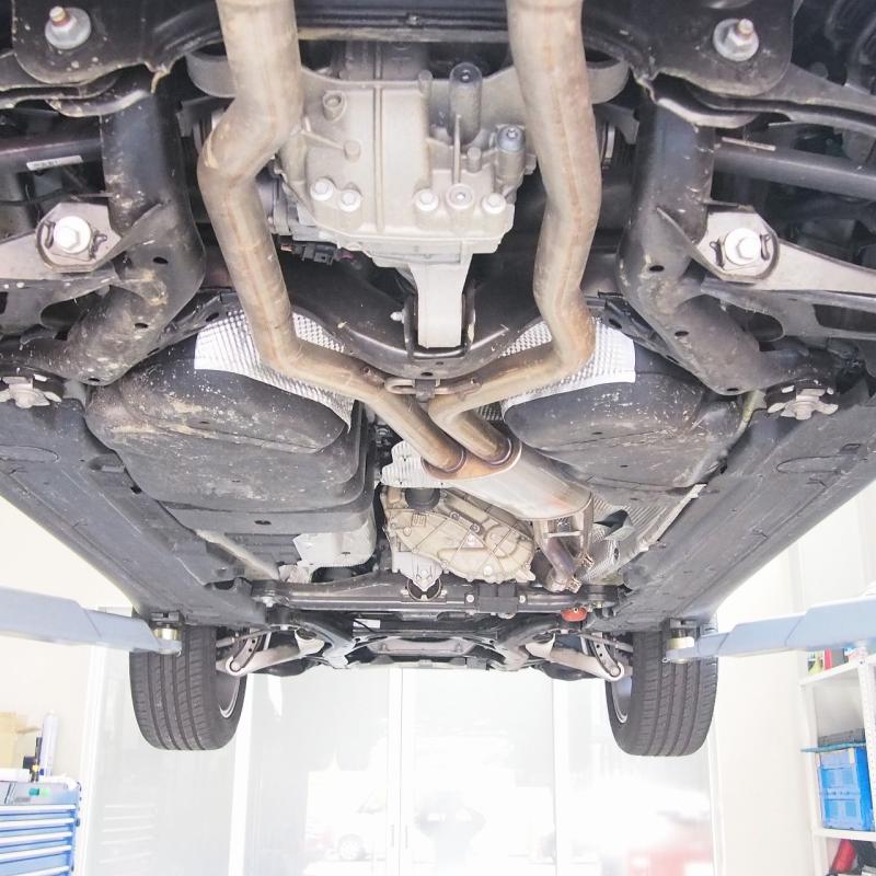 下回りの点検も行い、
シャフトのガタやブッシュの破れ等が無いかを念入りに点検しました。