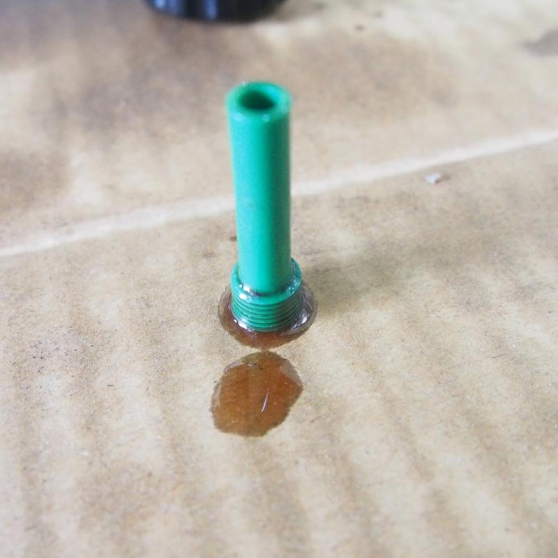 オーバーフローチューブ
※点検をする際はオーバーフローチューブの緩みが無いか確認して下さい。
緩んだ状態ではフルード量の点検が正確に行えません。