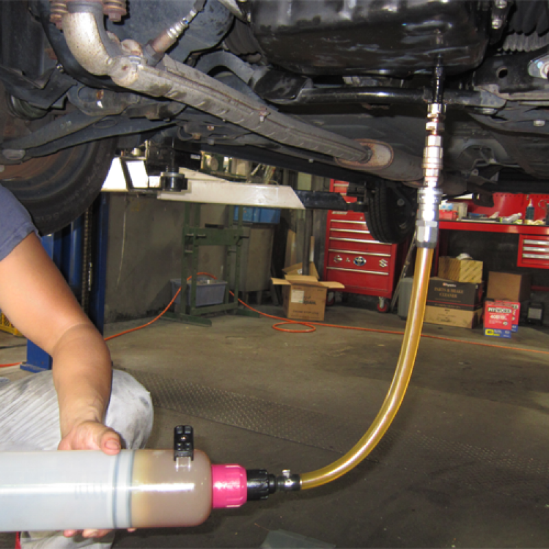 最後にSOD-1Plusを350cc添加。油温を合わせ、量のチェックを行い作業は終了です。