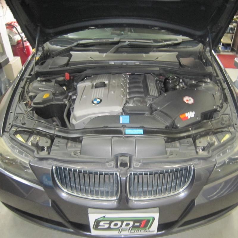 続いてエンジンオイル交換とSOD-1Plusの添加を行います。