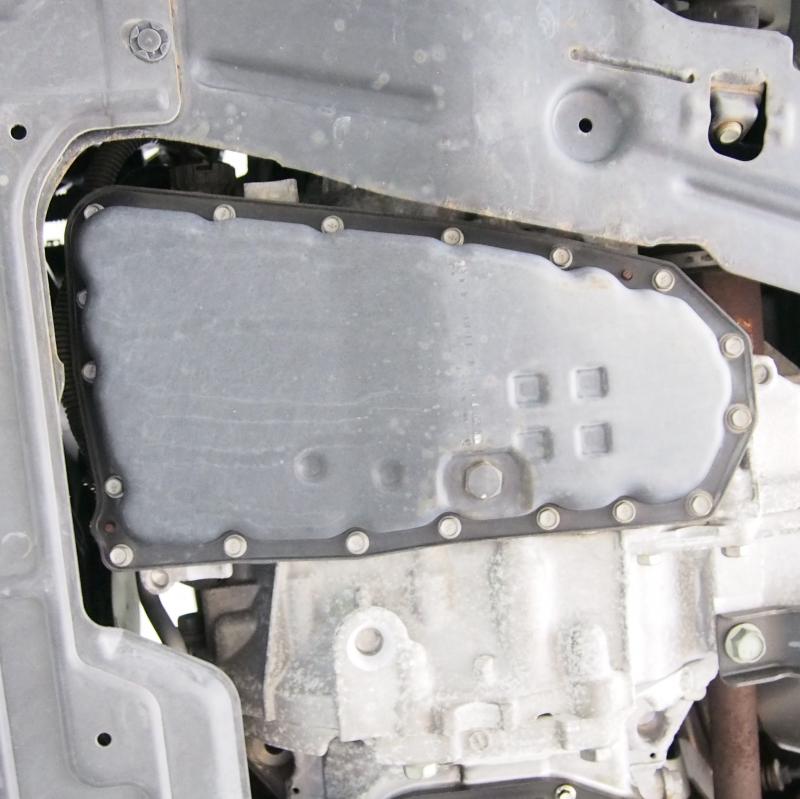 ミッションのオイルパンです。
CVTは金属摩耗が大きいので鉄粉量が気になります。

