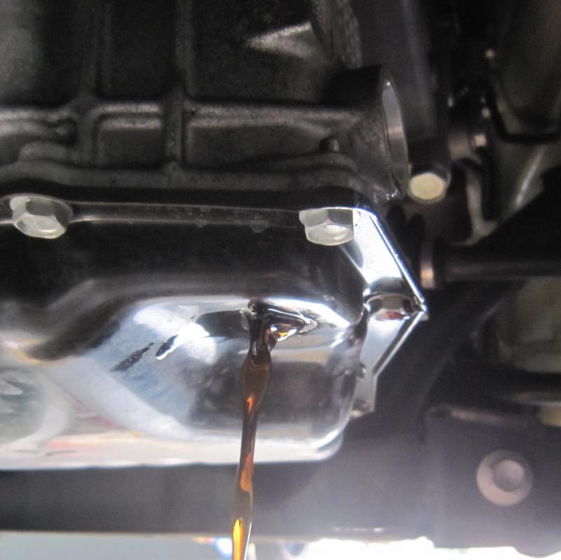 フルードを排出します。