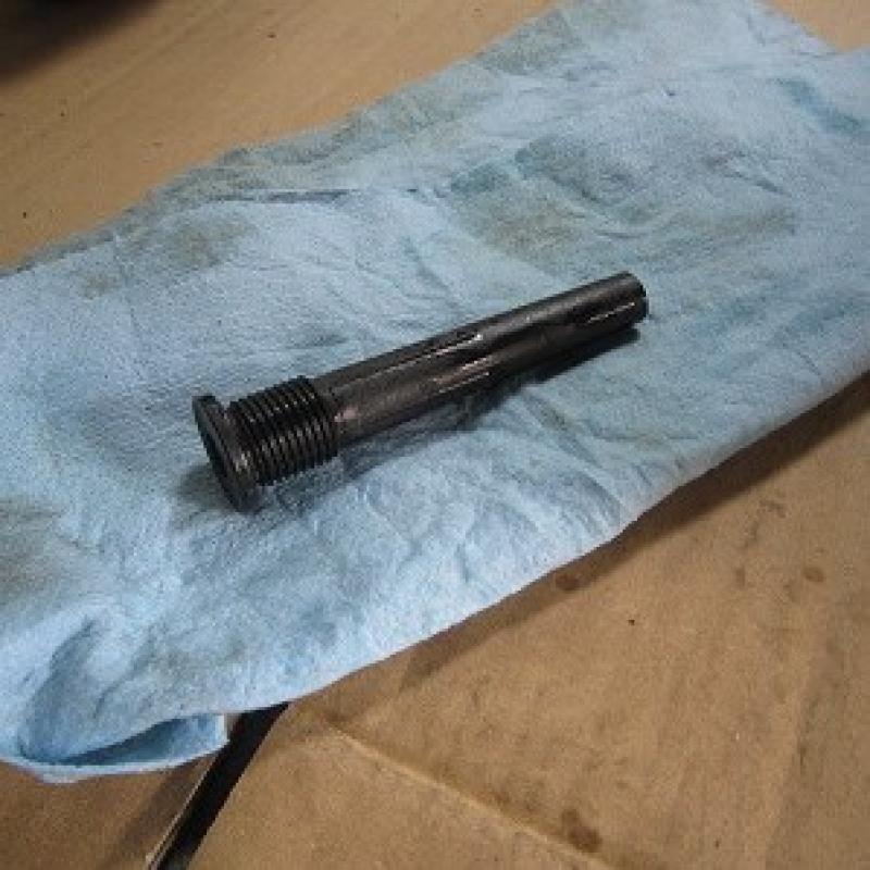 ２回目のフルード充填時(最終工程時)には外したオーバーフローチューブは取り付けておきます。