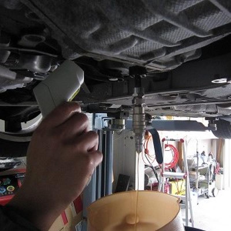 フルードが適正量入っていることを確認して作業終了です。
作業終了後、診断機によるエラーコードの確認と試走を行いました。