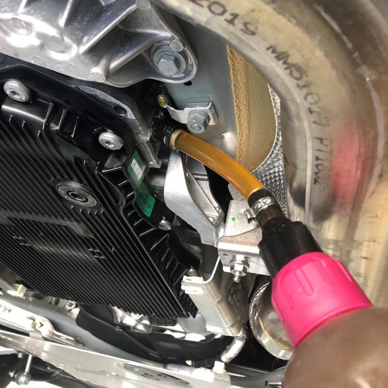 AT本体側面にあるリフィル孔よりSOD-1Plusを添加します。
添加分は事前に抜いておきます。