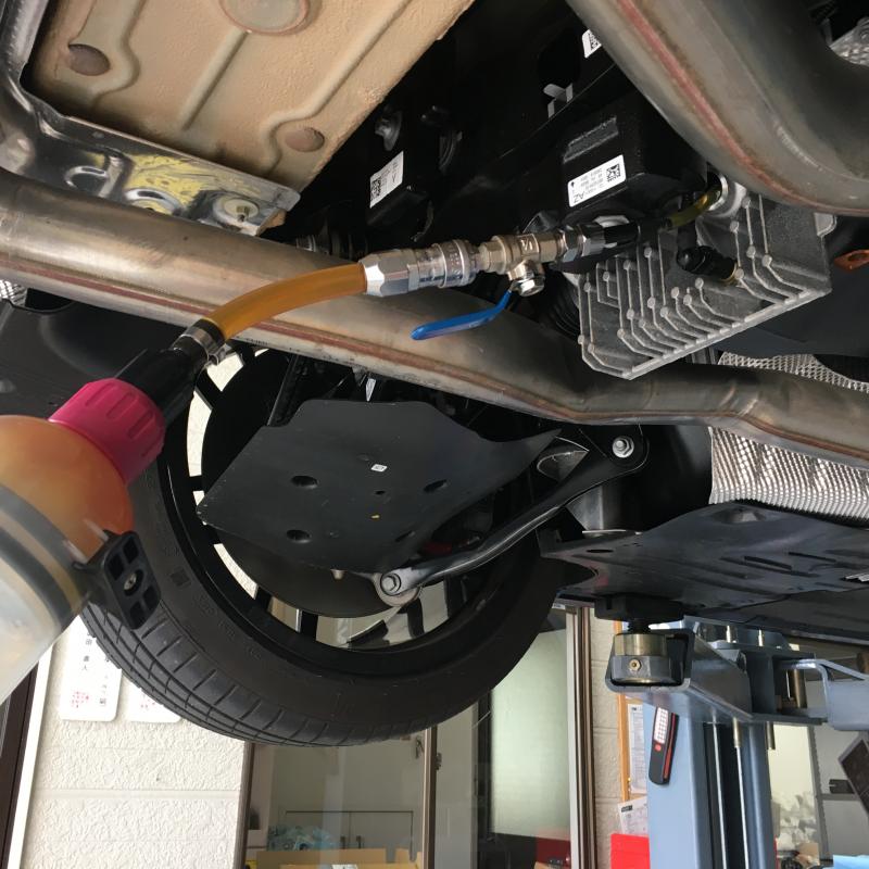 オイルシリンジを使って適正量添加します。
これですべての作業が終了しました。
あとは試走を行います。