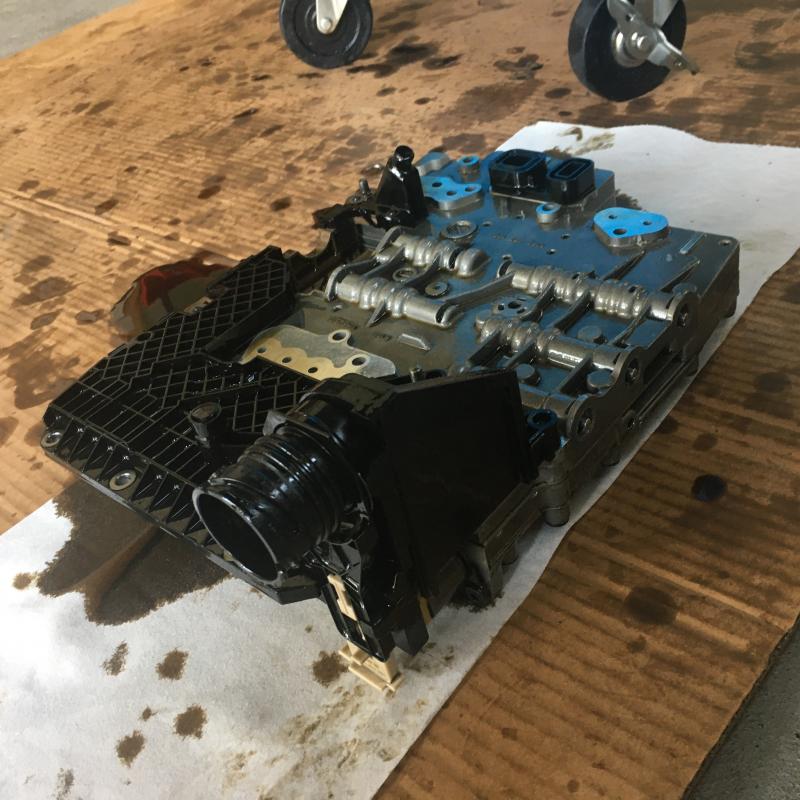 外したバルブボディを取り付けます。
ボルトの長さが違うので、間違えないように注意です。