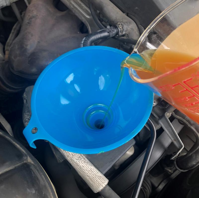 パワステにもSOD-1Plus添加のみ行います。
※添加分のオイルは抜いてます。