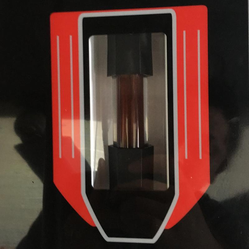 一度目の排出フルードです。
コンタミチェッカーでは1~1.5でしたが色はだいぶ黒くなっていました。