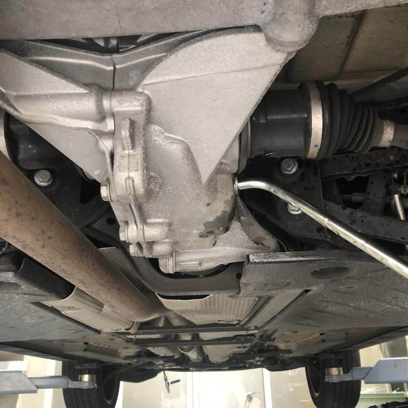 最後にデフオイルとSOD-1Plusを注入してドレンボルトを締めて終了です。