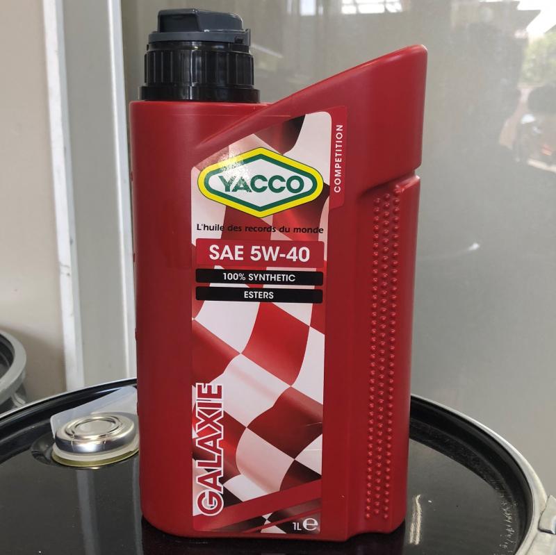 エンジンオイルはYACCO GALAXIE 5W-40を使用します。