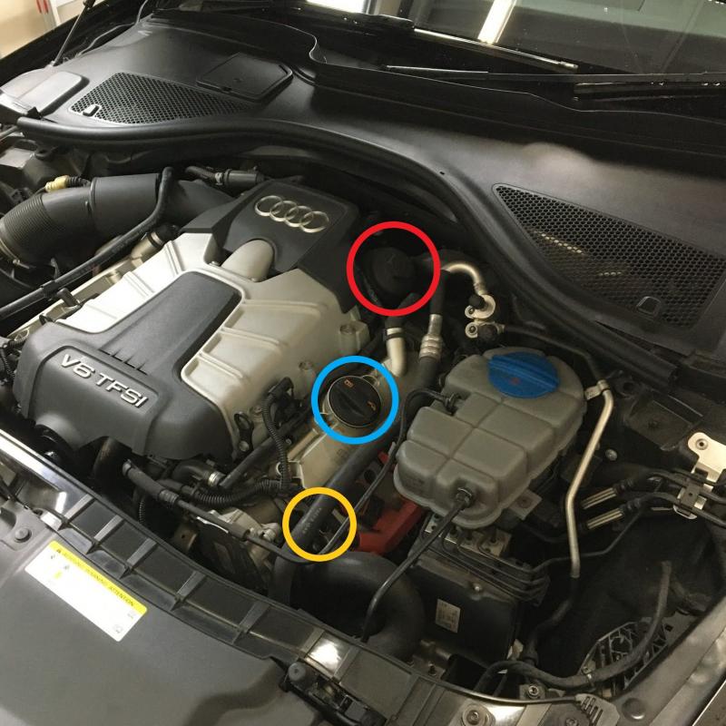 エンジンルームの全体図です。
赤マーク：オイルフィルター
青マーク：オイルフィラーキャップ
黄マーク：ダミーゲージ
ゲージレスですがエンジンルームからの抜き取り作業が可能です。