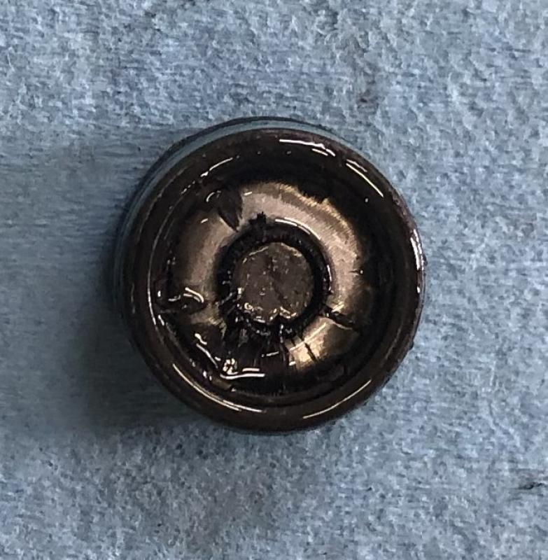 ドレンボルトに鉄粉が溜まっています。
金属摩耗から出る鉄粉がフィルターを詰まらせトラブルが表面化しますが、
SOD-1Plusを添加することでトラブルの原因となる金属摩耗を抑制します。