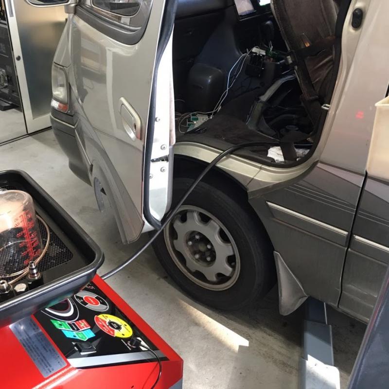 組み上げたあとＡＴＦチェンジャーにて３Ｌほど補充、以降はオートモードにて１０Ｌ循環交換を行いました。それでもオイルが汚れていたので追加で６Ｌ交換。