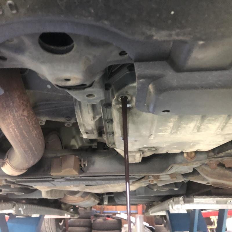 再びフルードを排出します。