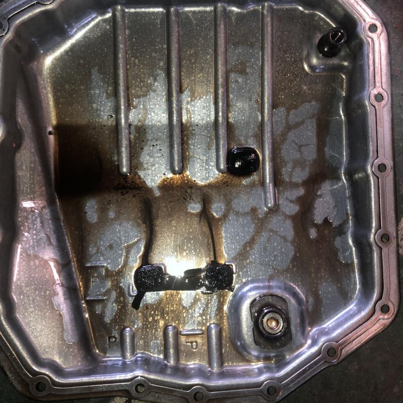 オイルパン清掃をします。