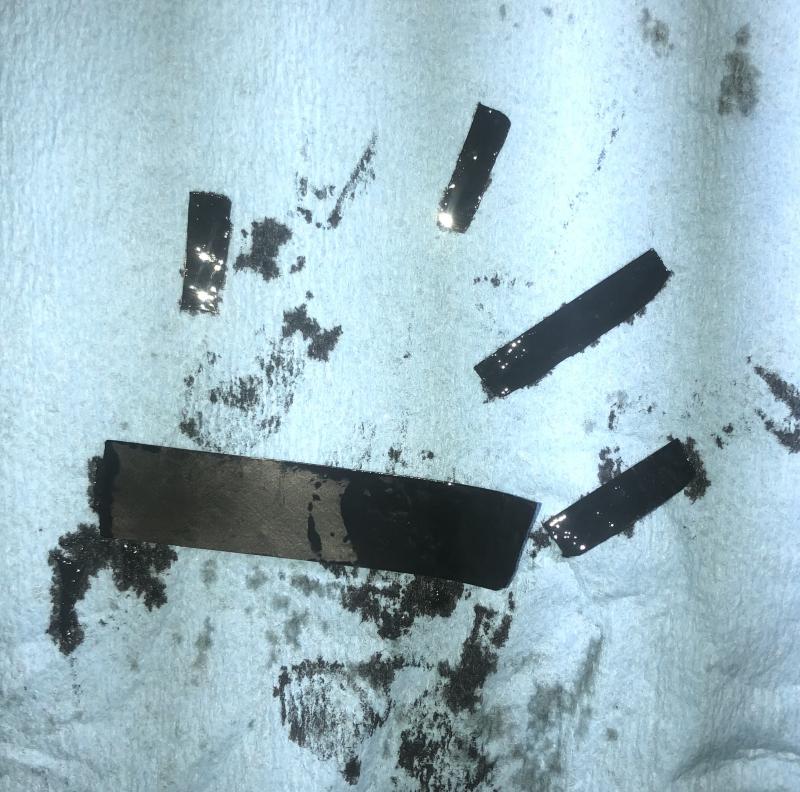 CVTベルト破片がマグネットに引っ付いていました。
定期的なフルード交換を行わないと走行中にトラブルの原因になります。