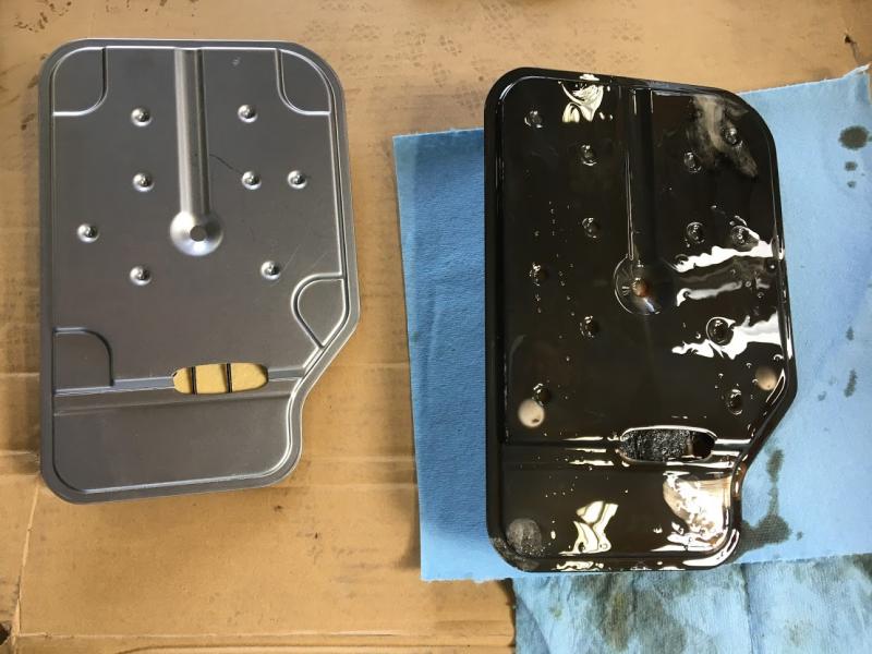 ストレーナーの新旧比較です。若干の目詰まり、表面にオイル汚れも目立っています。SOD-1Plusは洗浄効果もあり、ヘドロのようなスラッジの堆積も予防することが可能です。