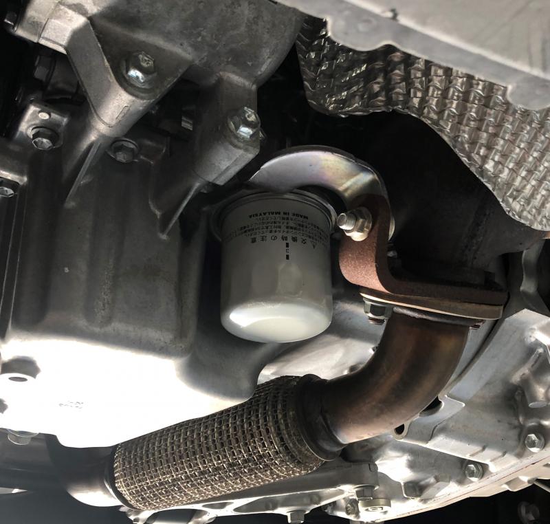 オイルエレメントも新品に交換します。
交換距離は10,000km/毎の交換又は２回に1回の交換をお勧めしております。