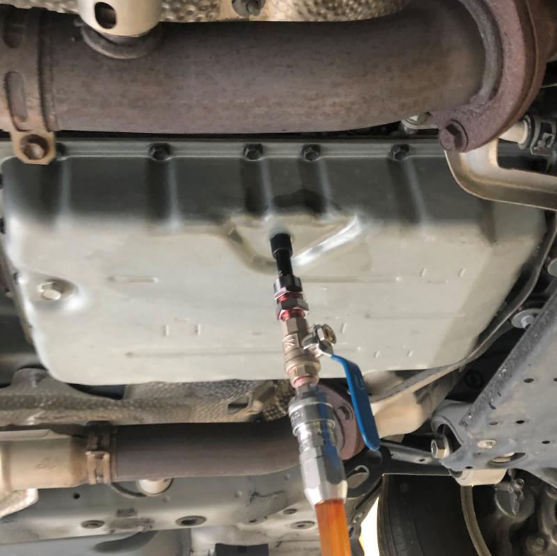 ■ステップ3：SOD-1Plus添加
SOD-1Plusを添加することで、オイルの劣化を抑え、金属摩耗による鉄粉の発生を予防。これにより変速不具合を防ぎ、スムーズな走りを維持します。