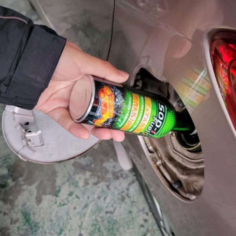 給油時にガソリンタンクに注入するだけ！