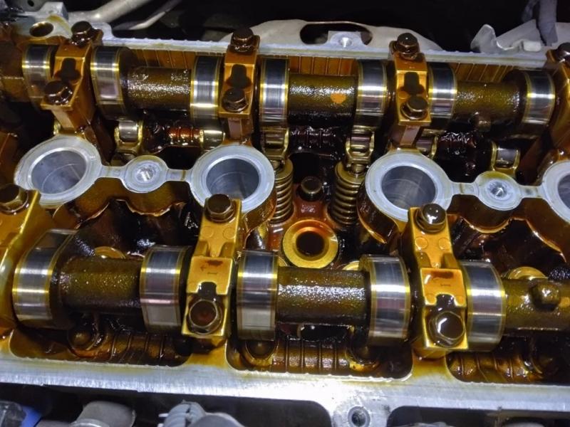 元々スラッジが少なかったのでわかりにくいですが、キレイになってますね。
所々のスラッジが明らかに前よりも小さくなってます。