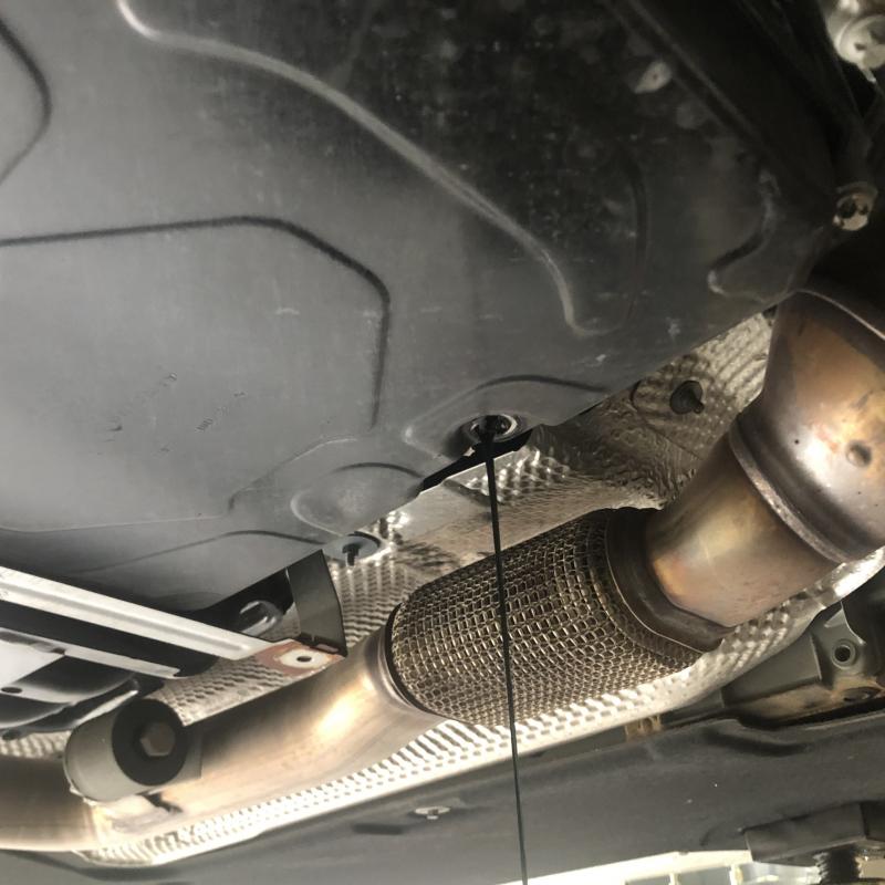 ATFを排出します。