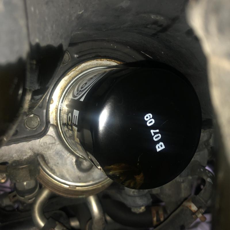 エレメントはフィルターに汚れが詰まるのでオイル交換2回につき1回交換をお勧めします。