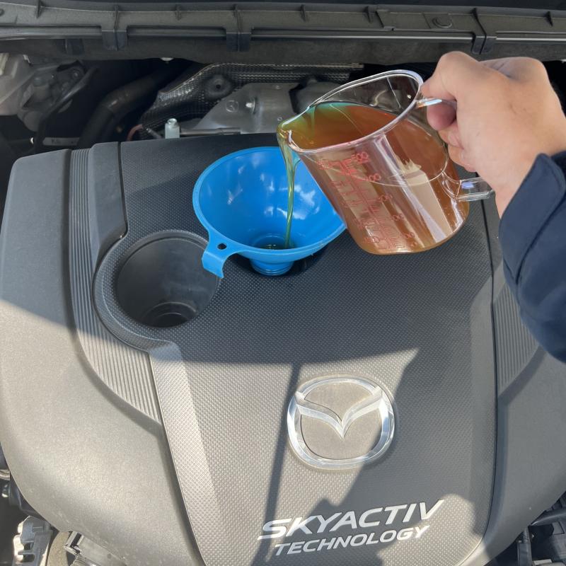 SOD-1Plusを添加します。
添加することでオイル劣化で起こる汚れの堆積を防ぎ、内部を常に綺麗を保つことが出来ます。