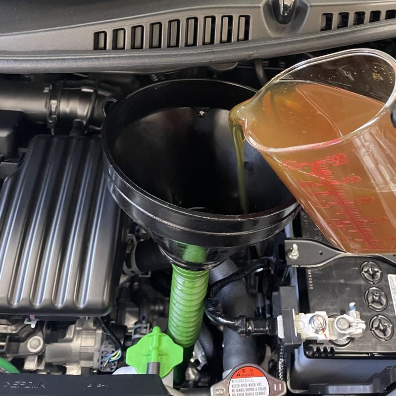 CVTにSOD-1Plus添加。
新車から添加することでオイル劣化を抑え金属摩耗による変速不具合となる鉄粉を予防しスムーズな走りを維持します。 