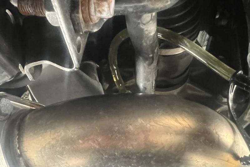 ■ステップ3：オイル注入
デフオイルを注入します。
注入口からオイル量を確認します。