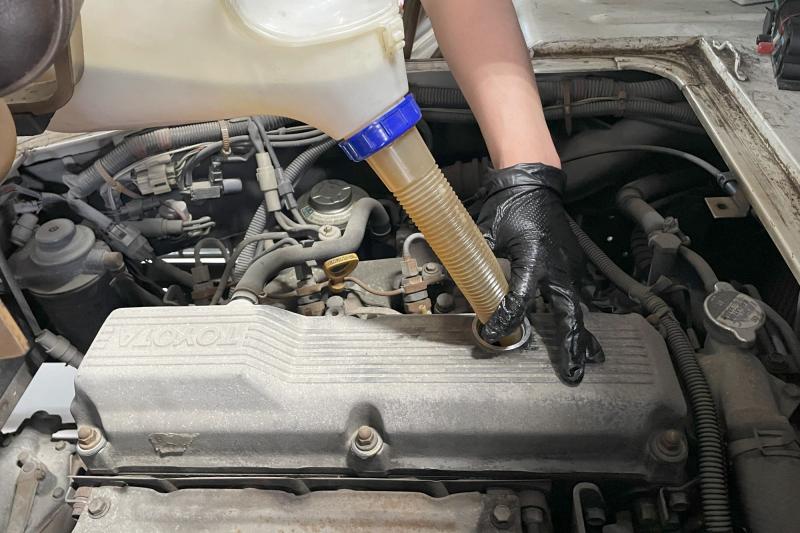 ・オイル注入
品質と信頼性の高さから、キャッスル製品を選定しました。国内自動車メーカー純正採用品としての実績もあり、安定供給・性能面で安心して使用できます。