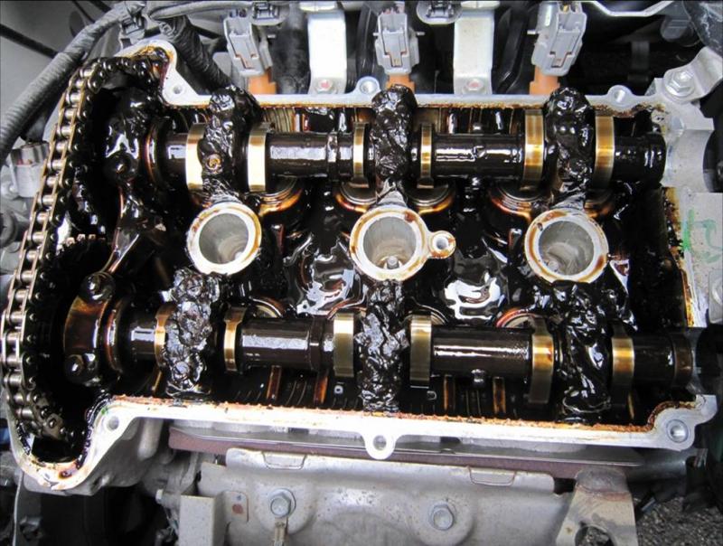 スラッジ洗浄能力検証！エンジンヘッドにたっぷり溜ったスラッジは？