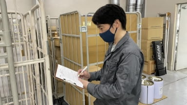 シリアル番号による品質管理と、出荷後の模造品対策を実施